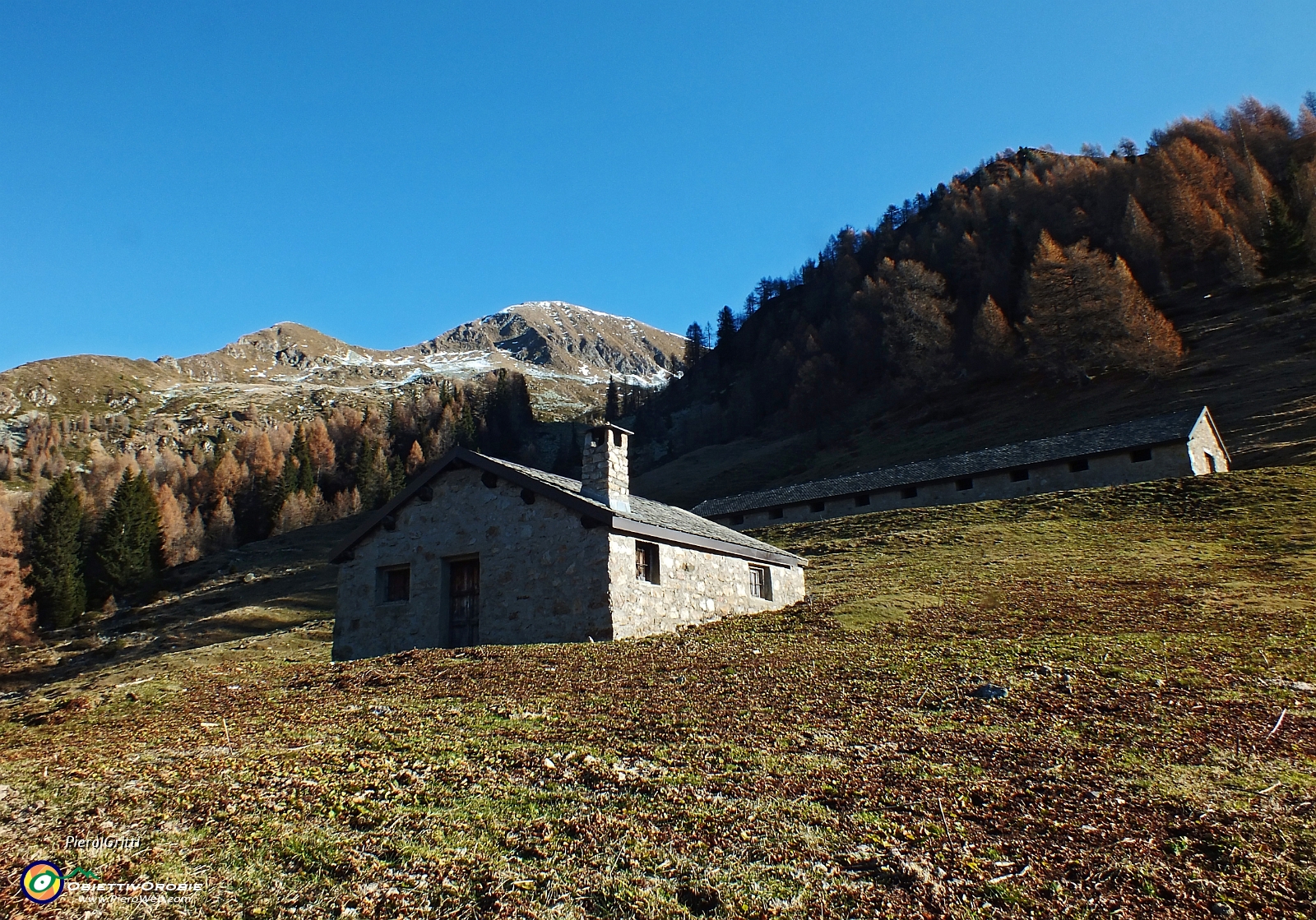15 Baita Nuova (1759 m.) con Valegino sullo sfondo.JPG